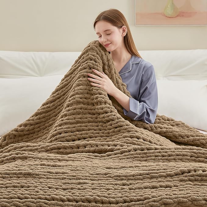 Negwoo Chunky Knit Throw Blanket, Knitted Throw Chenille Yarn, 50"*60" | Soft Thick Cable Knitted Blankets, Handmade Big Thick Blanket, Machine Washable Cute Comfy Blanket for Home Decor,Light brown