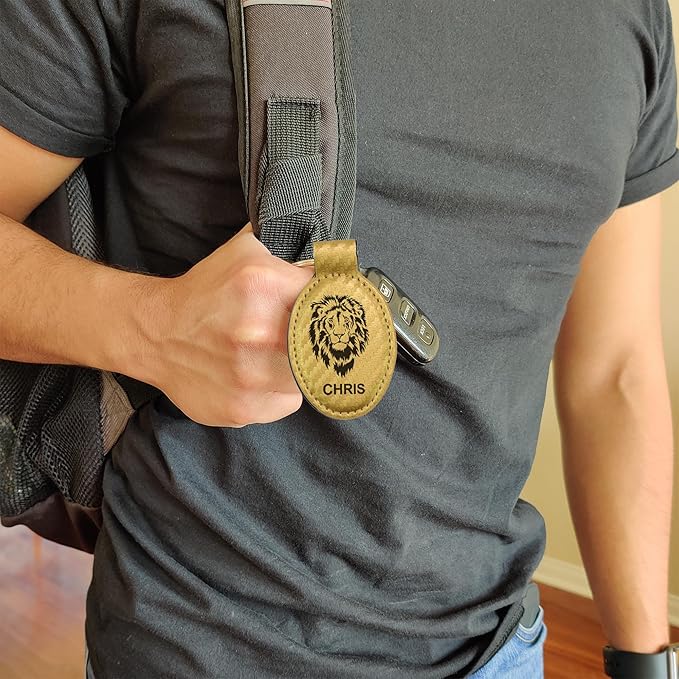 LaserGram Oval Keychain, Golfer Golfing, Personalized Engraving Included (Carbon Fiber Gold)