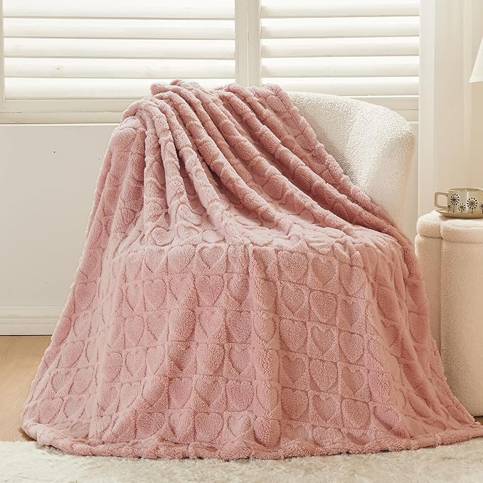 NEWCOSPLAY 3D Heart Checkered Flannel King Blanket, Dusty Pink, 90"x110" | Super Soft Cute Lightweight Decorative Premium Silky Fleece Blanket for Couch Sofa Bed, Gift for Women Men, All Season Use