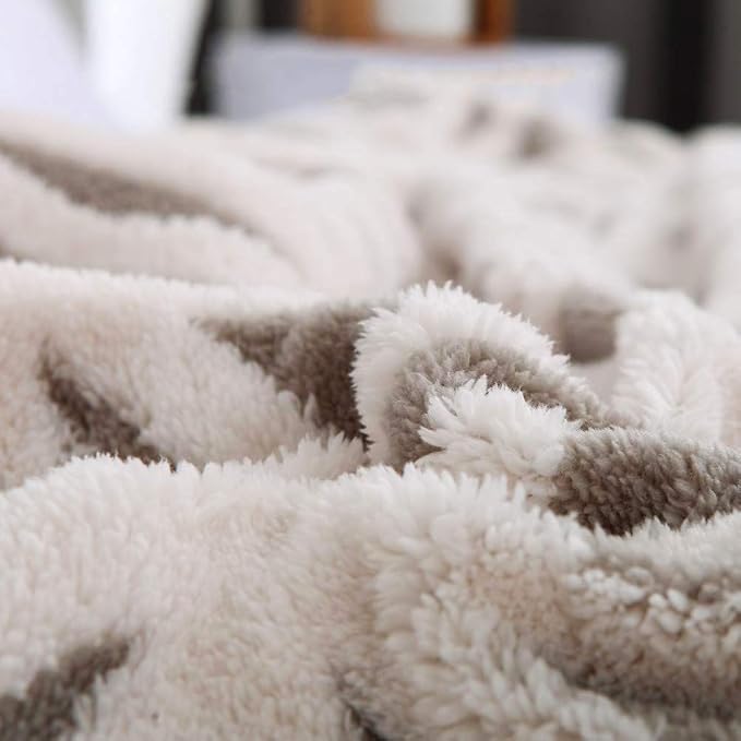 LOMAO Sherpa Fleece Blanket Gifts for Mom Dad Cozy Soft Throw Blanket for Women Men Birthday Gifts Dual Sided Couch Sofa Bed Blanket (Grey, 71''x 80'')