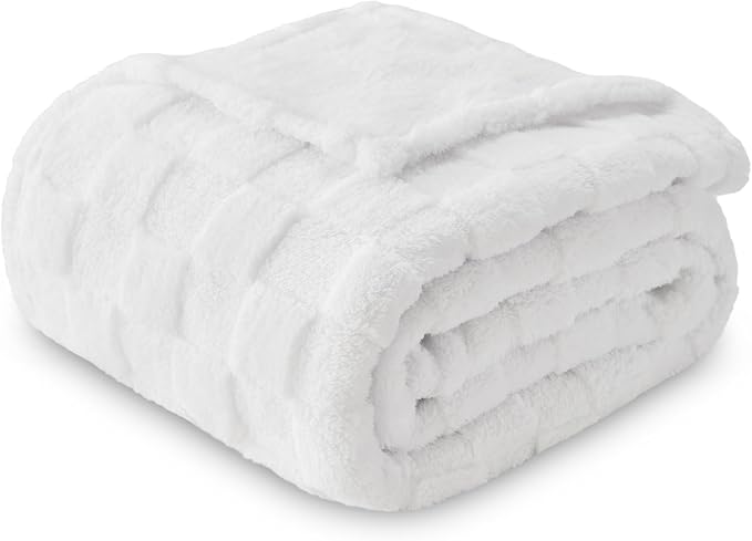 NEWCOSPLAY 3D Checkered Flannel King Blanket, White Checkered, 90"x110" | Super Soft Cute Lightweight Decorative Premium Silky Fleece Blanket for Couch Sofa Bed, Gift for Women Men, All Season Use