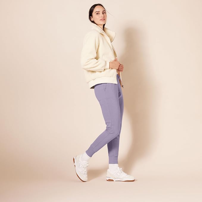Amazon Essentials Women's Fleece Jogger Sweatpant (Available in Plus Size)