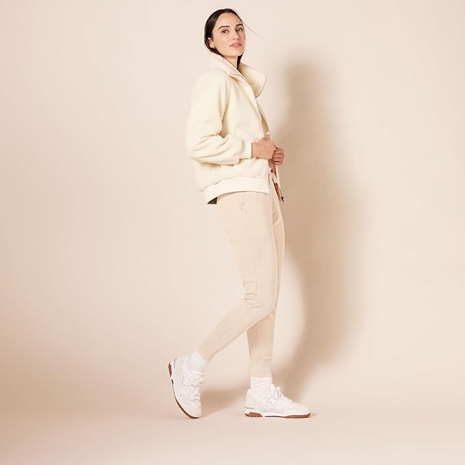 Amazon Essentials Women's Fleece Jogger Sweatpant (Available in Plus Size)