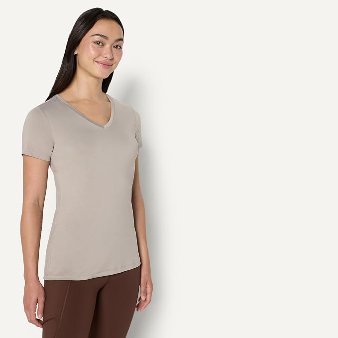 Amazon Essentials Women's Active Quick Dry Tech Stretch Short-Sleeve V-Neck T-Shirt (Available in Plus Size), Pack of 2