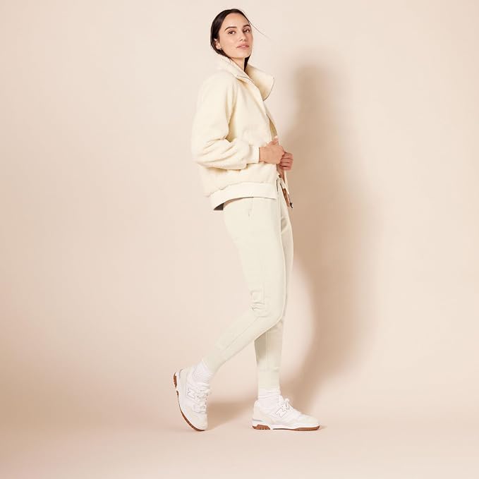 Amazon Essentials Women's Fleece Jogger Sweatpant (Available in Plus Size)
