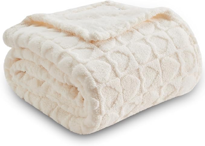 NEWCOSPLAY 3D Heart Checkered Flannel Queen Blanket, Off White, 90"x90" | Super Soft Cute Lightweight Decorative Premium Silky Fleece Blanket for Couch Sofa Bed, Gift for Women Men, All Season Use