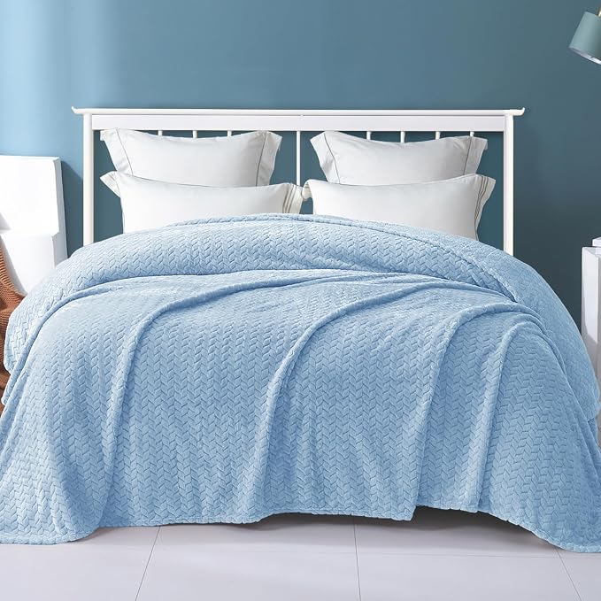 Exclusivo Mezcla Soft Fleece Bed Blanket Twin Size, 60”x80”, Light Blue | Cozy Fluffy Lightweight Blankets for Summer, Decorative Plush Flannel Throws for Living room, Bedroom with Leaves Pattern