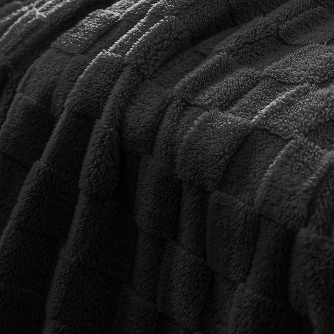 Exclusivo Mezcla 3D Checkered Fleece Queen Blanket for Bed, Black | Super Soft and Cozy Fluffy Blanket, Lightweight, Breathable, Decorative Blanket for Living Room, Bedroom, All Season, 90"x90"