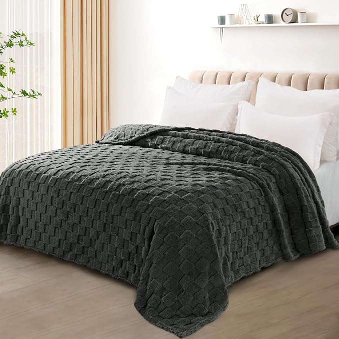 Exclusivo Mezcla 3D Checkered Fleece Twin Blanket for Bed, Dark Grey | Super Soft and Cozy Fluffy Bed Blanket, Cute Fuzzy Blanket for Teens Back to School, Dorm Essentials, All Season, 60"x80"