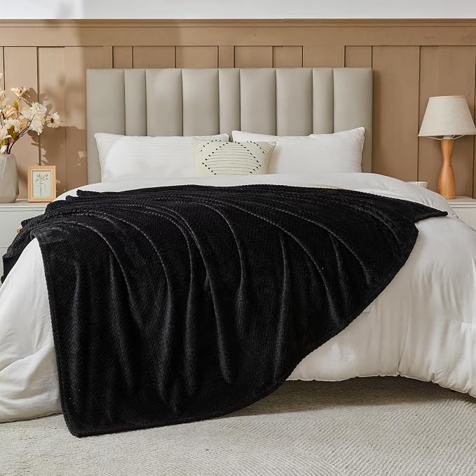 NEWCOSPLAY Fleece Leaves Pattern King Blanket, Black, 90"x110" | Super Soft Throw Blanket, Lightweight Cozy Bed Sofa Blanket, Premium Silky Flannel Fleece, Travel Blanket for All Season Use