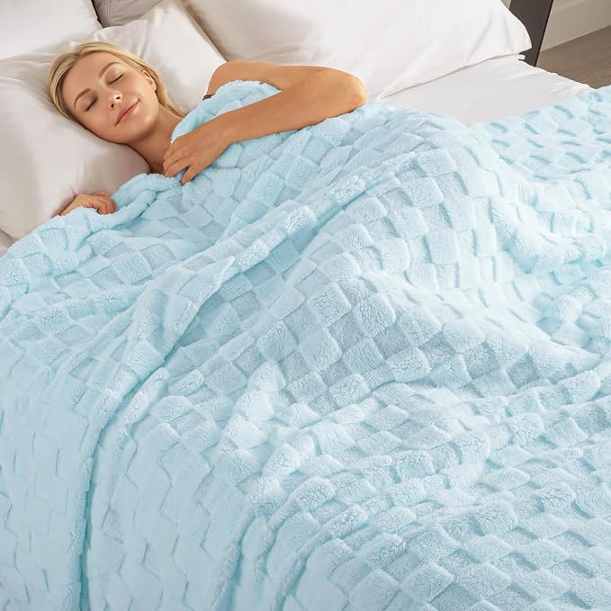 Exclusivo Mezcla 3D Checkered Fleece Twin Blanket for Bed, LCE Blue | Super Soft and Cozy Fluffy Bed Blanket, Cute Fuzzy Blanket for Teens Back to School, Dorm Essentials, All Season, 60"x80"