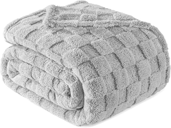 Exclusivo Mezcla 3D Checkered Fleece King Blanket for Bed, Light Grey | Super Soft and Cozy Fluffy Blanket, Lightweigh and Breathable Blanket for Living Room, Bedroom, Decor, All Season, 104"x90"