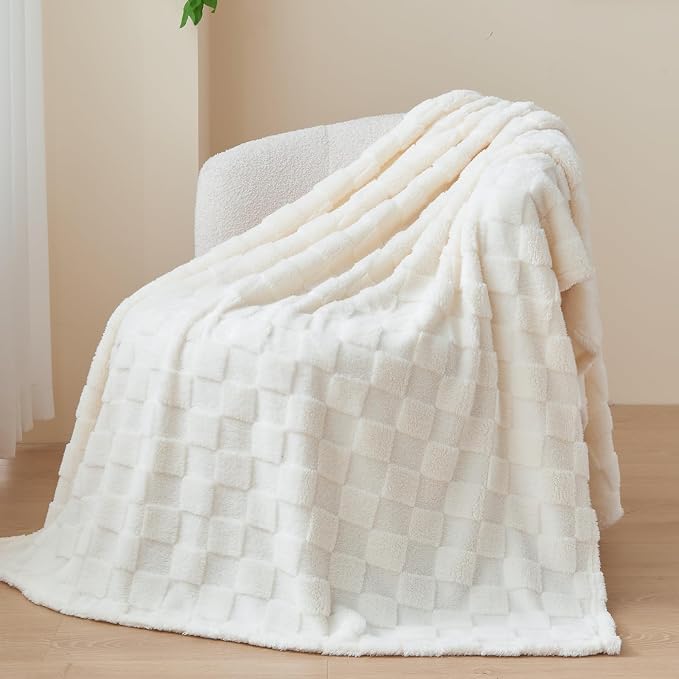 NEWCOSPLAY 3D Checkered Flannel Throw Blanket, Ivory Checkered, 50"x70" | Super Soft Cute Lightweight Decorative Premium Silky Fleece Blanket for Couch Sofa Bed, Gift for Women Men, All Season Use