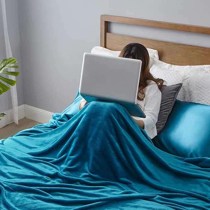 Hansleep Throw Teal Fleece Blanket, Soft Flannel Bed Blanket | Fuzzy Cozy Blanket 50x60 Inches, Multi-use for Bed, Sofa, Couch, Travel, Camping, All Season Warm Lightweight Cover