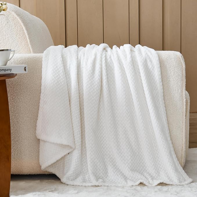 NEWCOSPLAY Fleece Leaves Pattern King Blanket, White, 90"x110" | Super Soft Throw Blanket, Lightweight Cozy Bed Sofa Blanket, Premium Silky Flannel Fleece, Travel Blanket for All Season Use