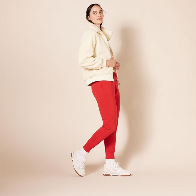 Amazon Essentials Women's Fleece Jogger Sweatpant (Available in Plus Size)