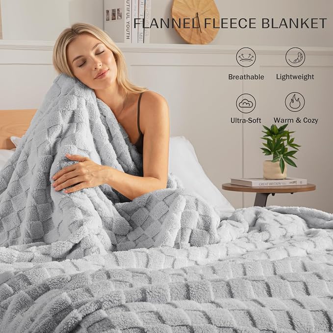 Exclusivo Mezcla 3D Checkered Fleece Twin Blanket for Bed, Light Grey | Super Soft and Cozy Fluffy Bed Blanket, Cute Fuzzy Blanket for Teens Back to School, Dorm Essentials, All Season, 60"x80"