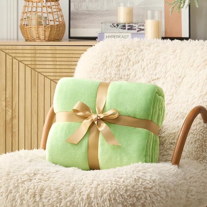 Hansleep Throw Grass Green Fleece Blanket, Soft Flannel Bed Blanket | Fuzzy Cozy Blanket 50x60 Inches, Multi-use for Bed, Sofa, Couch, Travel, Camping, All Season Warm Lightweight Cover
