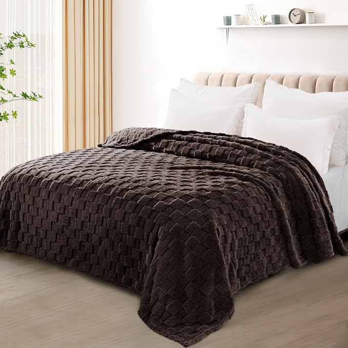 Exclusivo Mezcla 3D Checkered Fleece Twin Blanket for Bed, Coffee | Super Soft and Cozy Fluffy Bed Blanket, Cute Fuzzy Blanket for Teens Back to School, Dorm Essentials, All Season, 60"x80"