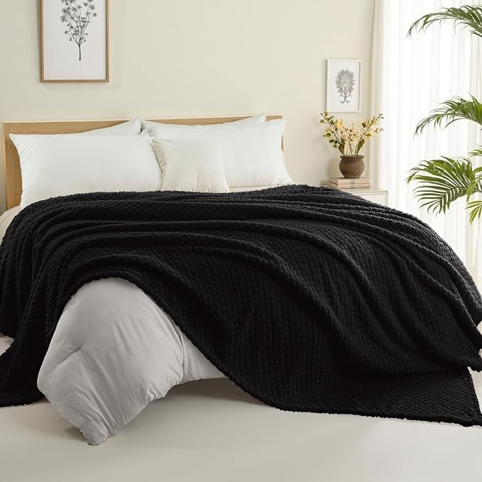 Exclusivo Mezcla Soft Fleece King Size Blanket for Bed, Black | Jacquard Lightweight Cozy Bed Blanket, Breathable Decorative Fuzzy Textured All Season Use, 90x104 Inches
