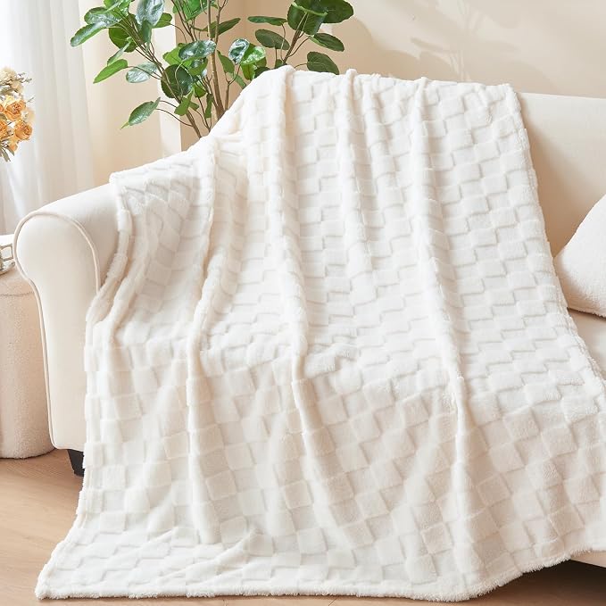 NEWCOSPLAY 3D Checkered Flannel Twin Blanket, Ivory Checkered, 60"x80" | Super Soft Cute Lightweight Decorative Premium Silky Fleece Blanket for Couch Sofa Bed, Gift for Women Men, All Season Use