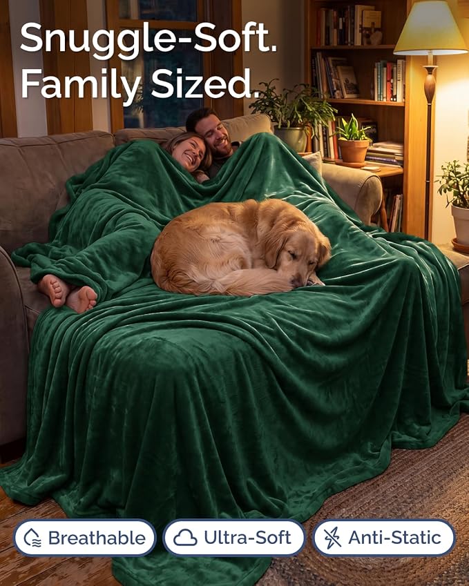 Ultra Soft Fleece Blanket Oversized King Size - Flannel Fleece Luxury Blanket - Lightweight for Couch Bed Chair - Thick, Warm and Breathable - All Season Cozy, Forest Green