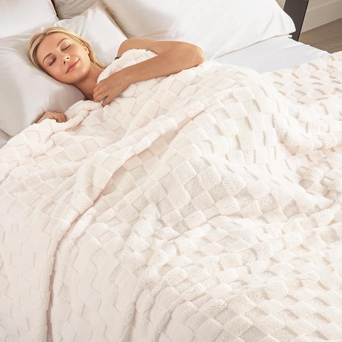 Exclusivo Mezcla 3D Checkered Fleece King Blanket for Bed, Ivory | Super Soft and Cozy Fluffy Blanket, Lightweigh and Breathable Blanket for Living Room, Bedroom, Decor, All Season, 104"x90"