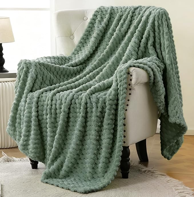 Bnuitland Sage Green Flannel Throw Blanket (50X70 inches), 300 GSM Fleece Cozy Warm Soft Home Decor Lightweight Bed Sofa Blanket for Adults, Suitable for All Seasons.
