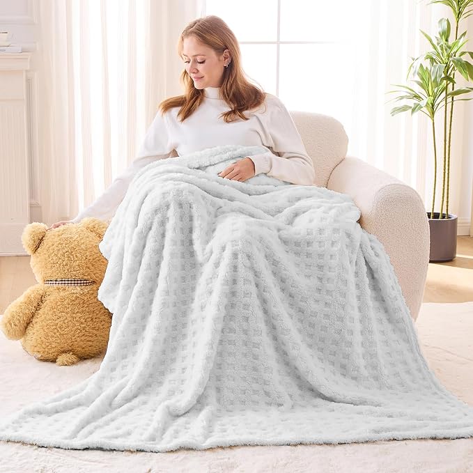 NEWCOSPLAY 3D Waffle Checkered Flannel Throw Blanket, White, 50"x70" | Super Soft Cute Lightweight Decorative Premium Silky Fleece Blanket for Couch Sofa Bed, Gift for Women Men, All Season Use