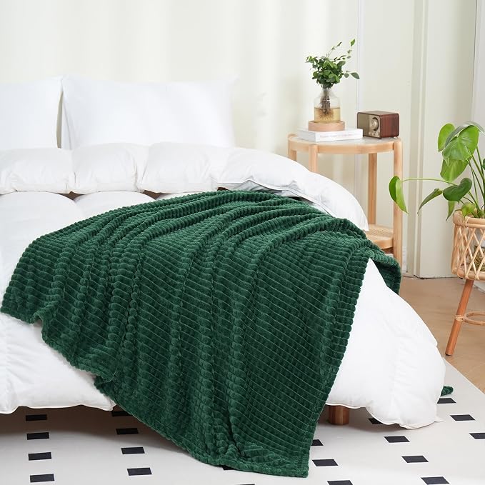 Puncuntex Fleece Throw Blanket Dark Green 50"×70" with Square Grid Design | Super Soft Plush Cozy Flannel Throw Blanket Luxury for Couch Sofa Chair