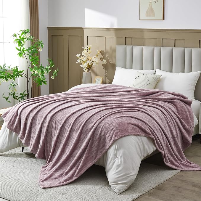 NEWCOSPLAY Fleece Leaves Pattern King Blanket, Light Purple, 90"x110" | Super Soft Throw Blanket, Lightweight Cozy Bed Sofa Blanket, Premium Silky Flannel Fleece, Travel Blanket for All Season Use