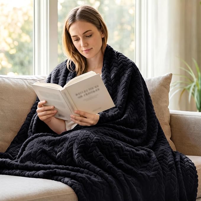 Exclusivo Mezcla Soft Fleece Bed Blanket King Size, 90”x104”, Black | Cozy Fluffy Lightweight Blankets for Summer, Decorative Plush Flannel Throws for Living room, Bedroom with Leaves Pattern