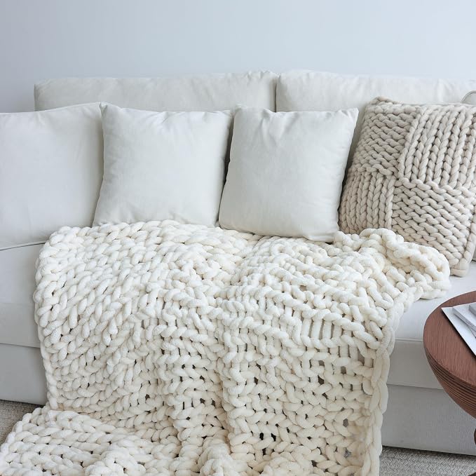 Maetoow Chenille Chunky Knit Blanket Throw （40×50 Inch）, Handmade Warm & Cozy Blanket Couch, Bed, Home Decor, Soft Breathable Fleece Banket, Christmas Thick and Giant Yarn Throws，Cream