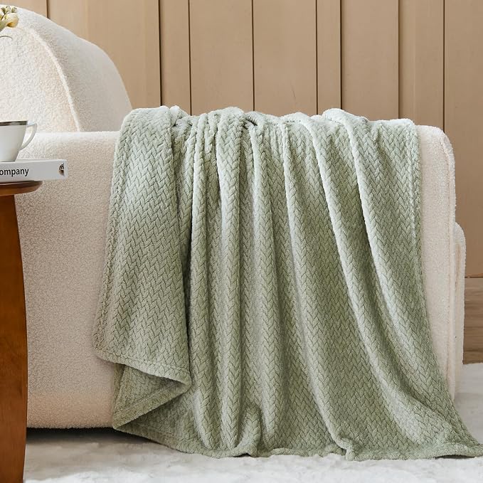NEWCOSPLAY Fleece Leaves Pattern King Blanket, Sage Green, 90"x110" | Super Soft Throw Blanket, Lightweight Cozy Bed Sofa Blanket, Premium Silky Flannel Fleece, Travel Blanket for All Season Use