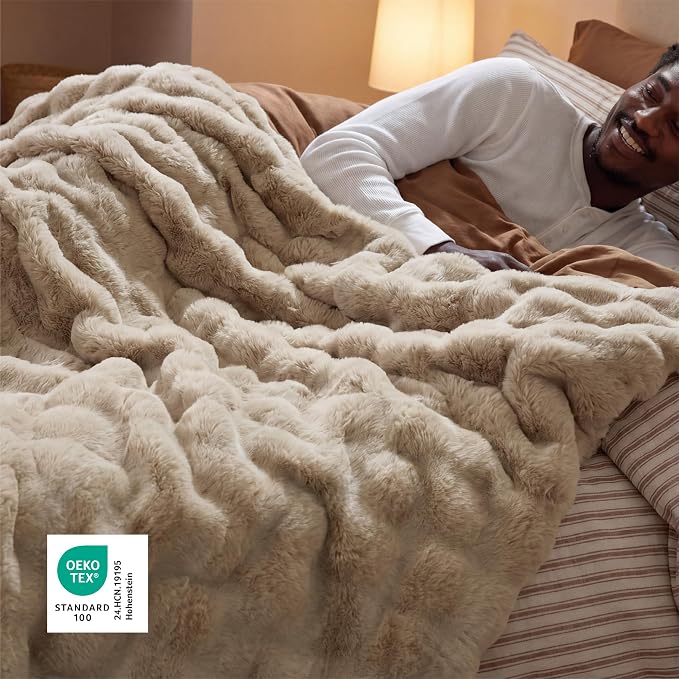 Bedsure GentleSoft Bubble Faux Fur Blankets Queen Size, Fluffy Fuzzy Queen Blanket for Bed, Soft Cozy Faux Fur Bedding for Winter, Thick Warm Plush Bed Cover, Beige, 90x90