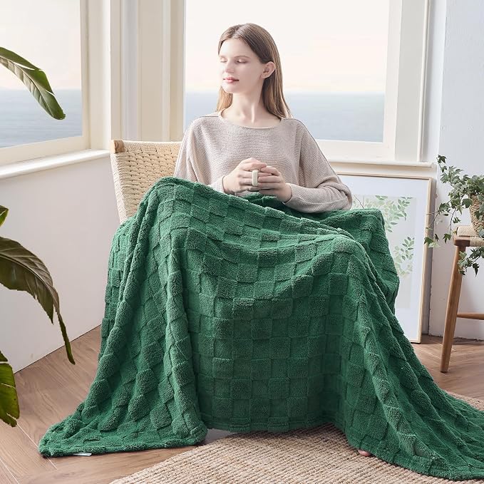 NEWCOSPLAY 3D Checkered Flannel Throw Blanket, Dark Green, 50"x70" | Super Soft Cute Lightweight Decorative Premium Silky Fleece Blanket for Couch Sofa Bed, Gift for Women Men, All Season Use