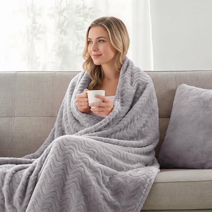 Exclusivo Mezcla Large Fleece Throw Blanket for Couch, Sofa, Light Grey | 50"x70" Soft Breathable Lightweight Flannel Throws for Summer, Plush Cozy Jacquard Wave Blanket for Home Decor