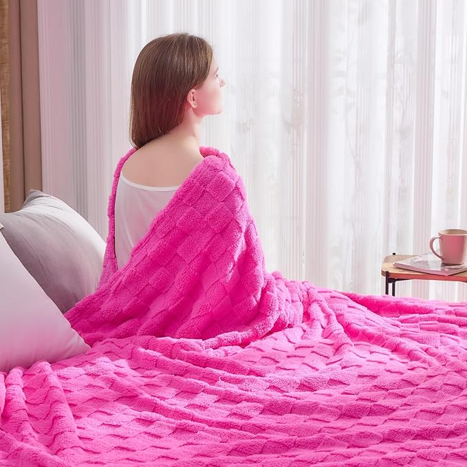 NEWCOSPLAY 3D Checkered Flannel King Blanket, Hot Pink Checkered, 90"x110" | Super Soft Cute Lightweight Decorative Premium Silky Fleece Blanket for Couch Sofa Bed, Gift for Women Men, All Season Use