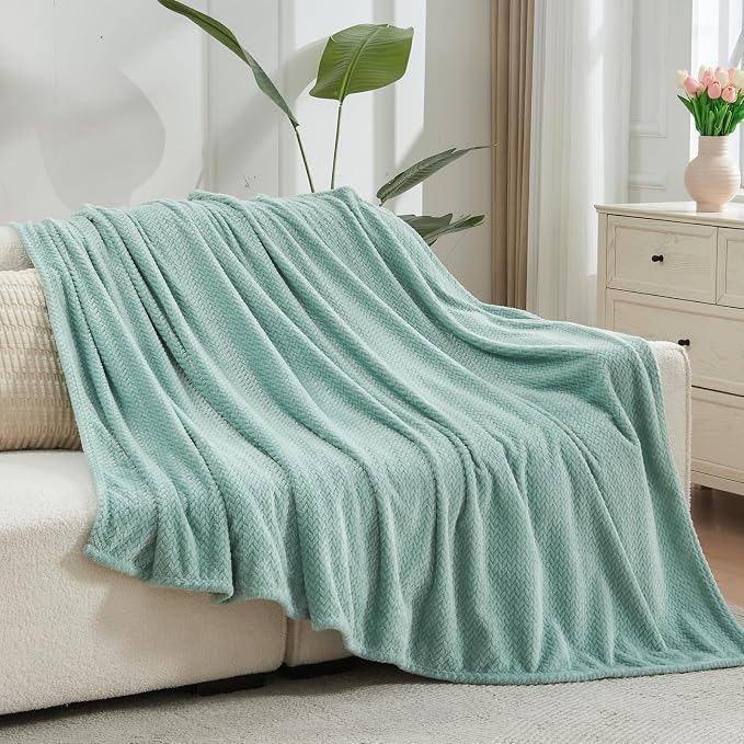 NEWCOSPLAY Fleece Leaves Pattern Queen Blanket, Mint Green, 90"x90" | Super Soft Throw Blanket, Lightweight Cozy Bed Sofa Blanket, Premium Silky Flannel Fleece, Travel Blanket for All Season Use