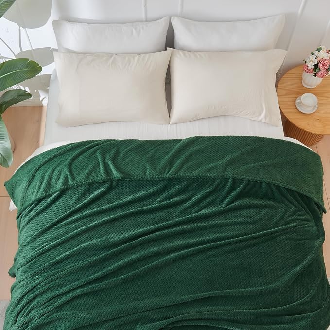 NEWCOSPLAY Fleece Leaves Pattern Twin Blanket, Dark Green, 60"x80" | Super Soft Throw Blanket, Lightweight Cozy Bed Sofa Blanket, Premium Silky Flannel Fleece, Travel Blanket for All Season Use
