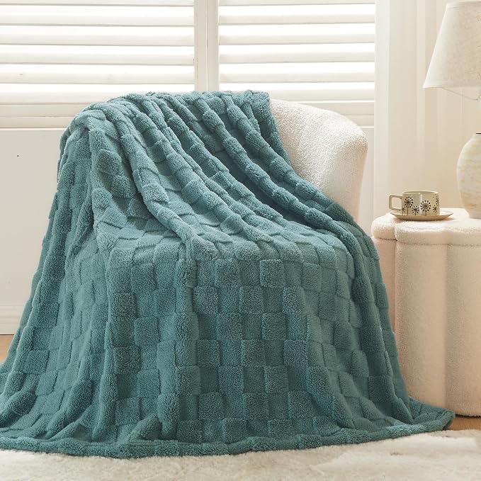 NEWCOSPLAY 3D Checkered Flannel Twin Blanket, Light Teal, 60"x80" | Super Soft Cute Lightweight Decorative Premium Silky Fleece Blanket for Couch Sofa Bed, Gift for Women Men, All Season Use