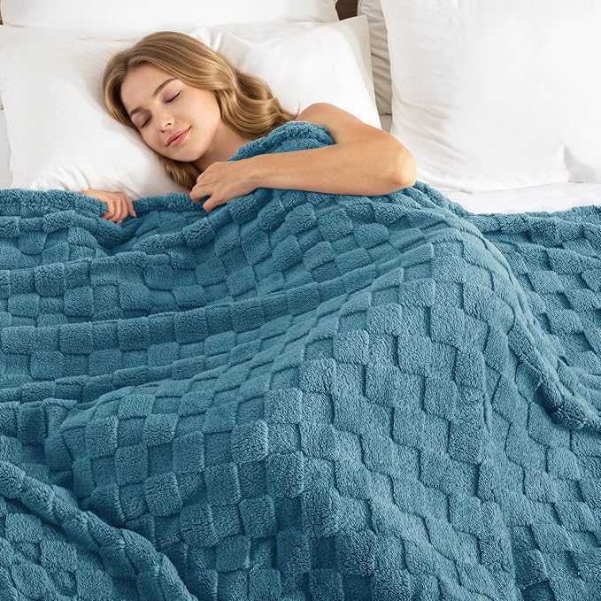 Exclusivo Mezcla 3D Checkered Fleece King Blanket for Bed, Slate Blue | Super Soft and Cozy Fluffy Blanket, Lightweigh and Breathable Blanket for Living Room, Bedroom, Decor, All Season, 104"x90"