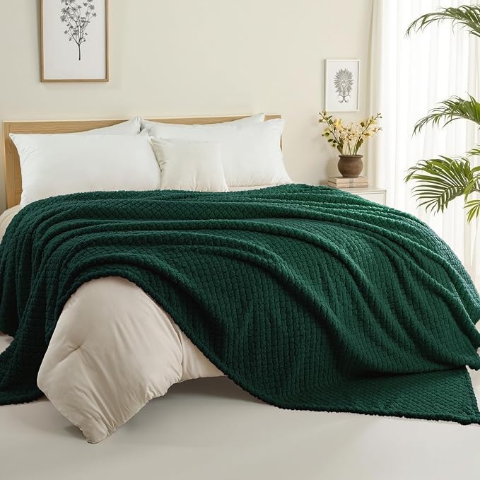 Exclusivo Mezcla Soft Fleece King Size Blanket for Bed, Forest Green | Jacquard Lightweight Cozy Bed Blanket, Breathable Decorative Fuzzy Textured All Season Use, 90x104 Inches
