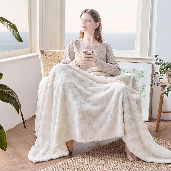 NEWCOSPLAY 3D Checkered Flannel Queen Blanket, Ivory Checkered, 90"x90" | Super Soft Cute Lightweight Decorative Premium Silky Fleece Blanket for Couch Sofa Bed, Gift for Women Men, All Season Use