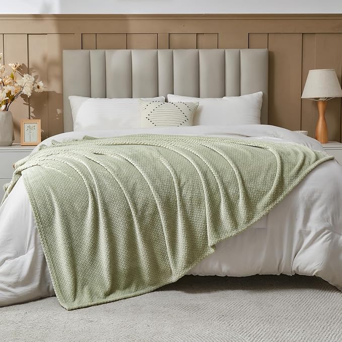 NEWCOSPLAY Fleece Leaves Pattern Queen Blanket, Sage Green, 90"x90" | Super Soft Throw Blanket, Lightweight Cozy Bed Sofa Blanket, Premium Silky Flannel Fleece, Travel Blanket for All Season Use