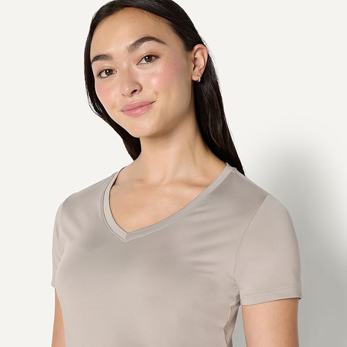 Amazon Essentials Women's Active Quick Dry Tech Stretch Short-Sleeve V-Neck T-Shirt (Available in Plus Size), Pack of 2