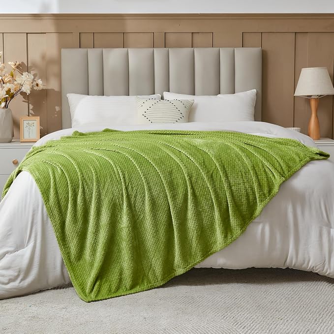 NEWCOSPLAY Fleece Leaves Pattern Throw Blanket, Green, 50"x60" | Super Soft Throw Blanket, Lightweight Cozy Bed Sofa Blanket, Premium Silky Flannel Fleece, Travel Blanket for All Season Use