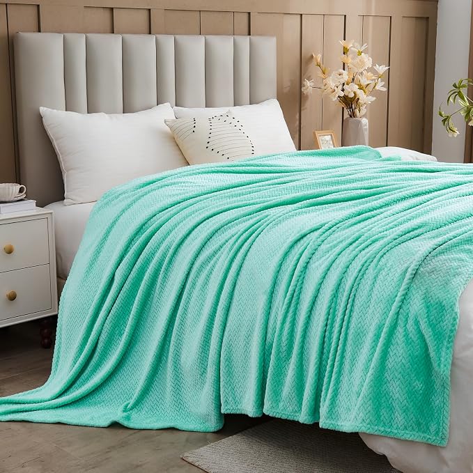 NEWCOSPLAY Fleece Leaves Pattern King Blanket, Aqua, 90"x110" | Super Soft Throw Blanket, Lightweight Cozy Bed Sofa Blanket, Premium Silky Flannel Fleece, Travel Blanket for All Season Use