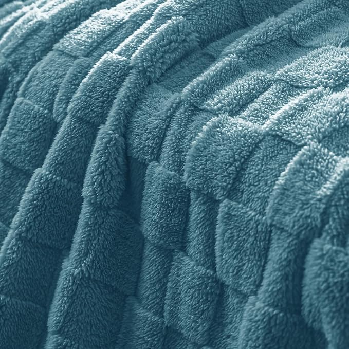 Exclusivo Mezcla 3D Checkered Fleece King Blanket for Bed, Slate Blue | Super Soft and Cozy Fluffy Blanket, Lightweigh and Breathable Blanket for Living Room, Bedroom, Decor, All Season, 104"x90"