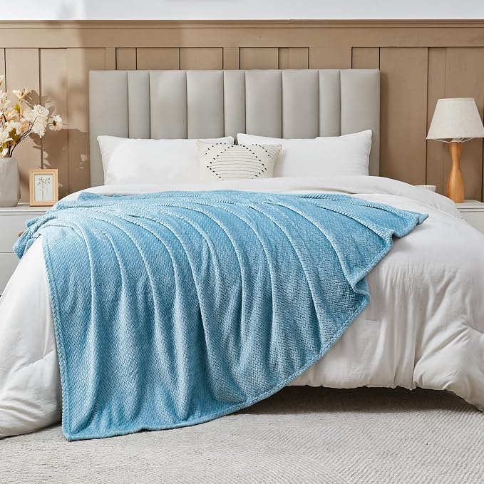 NEWCOSPLAY Fleece Leaves Pattern King Blanket, Light Blue, 90"x110" | Super Soft Throw Blanket, Lightweight Cozy Bed Sofa Blanket, Premium Silky Flannel Fleece, Travel Blanket for All Season Use